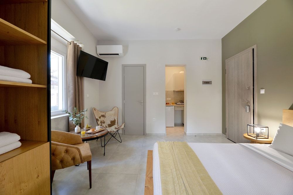 Alekos Apartments 2 Netflix, Self Check-In Economy Studio 10