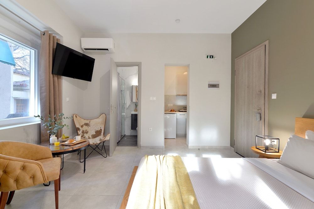 Alekos Apartments 2 Netflix, Self Check-In Economy Studio 11