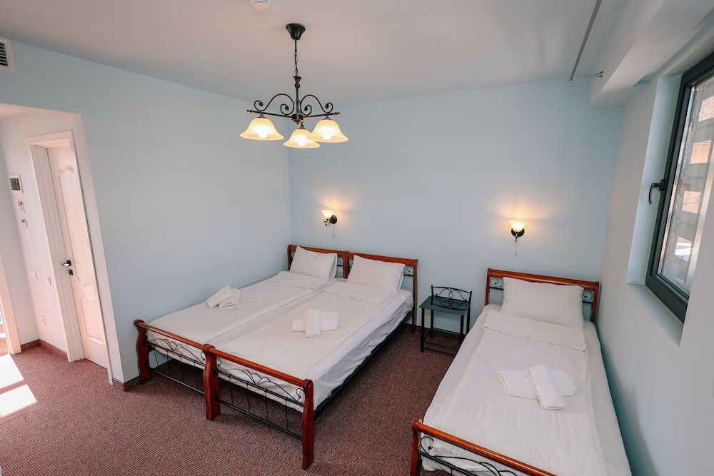 Magnolia Standard Triple Room 2
