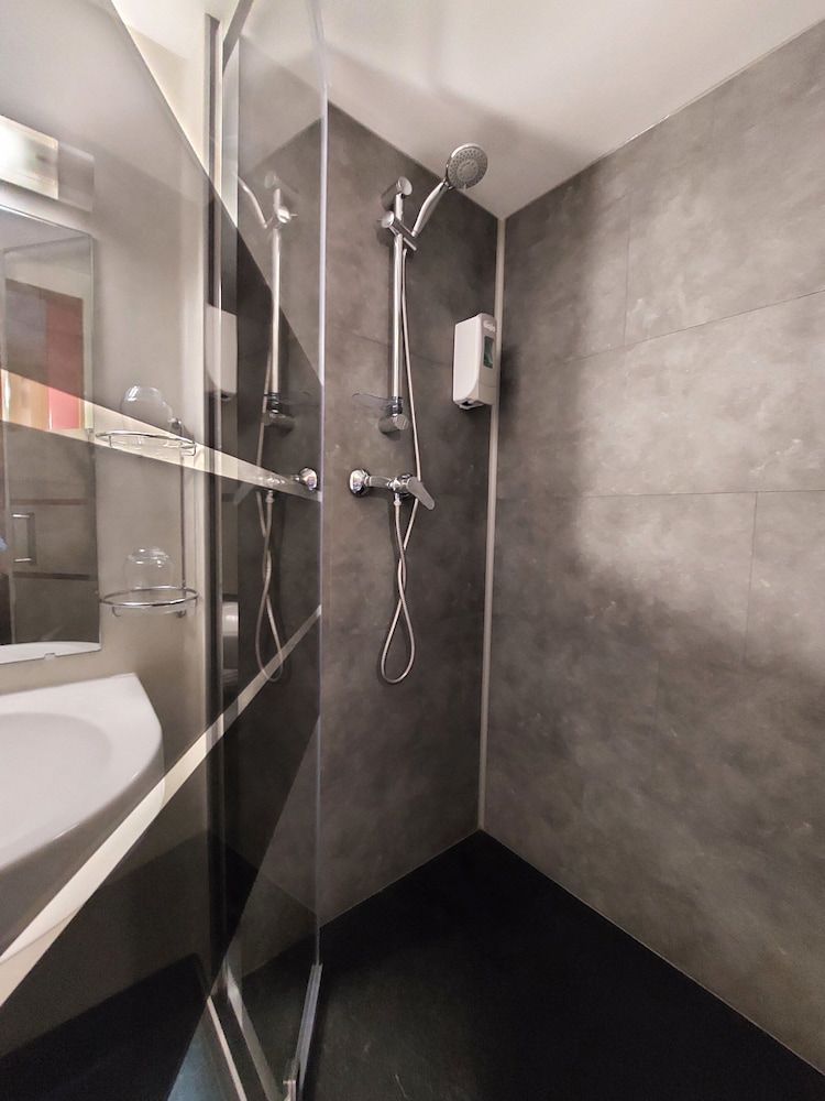 Auberge des Goubelins Quadruple Room, Park View 4