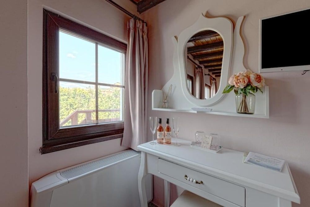 HiStory INN Unique Guest House G-Elite Double or Twin Room, River View 4