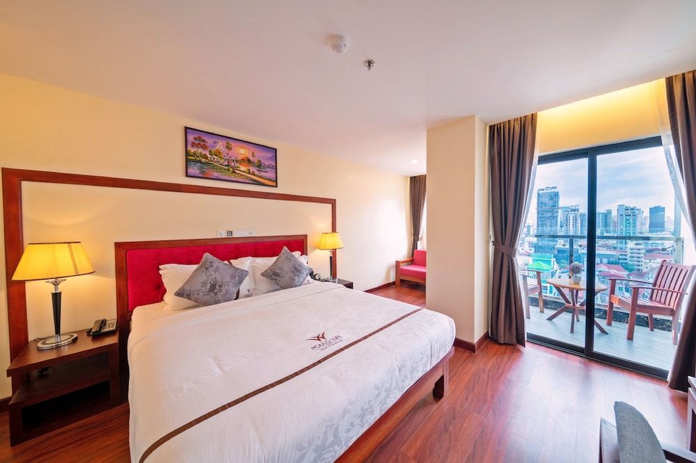 Room, 1 King Bed, Balcony (Landmark)