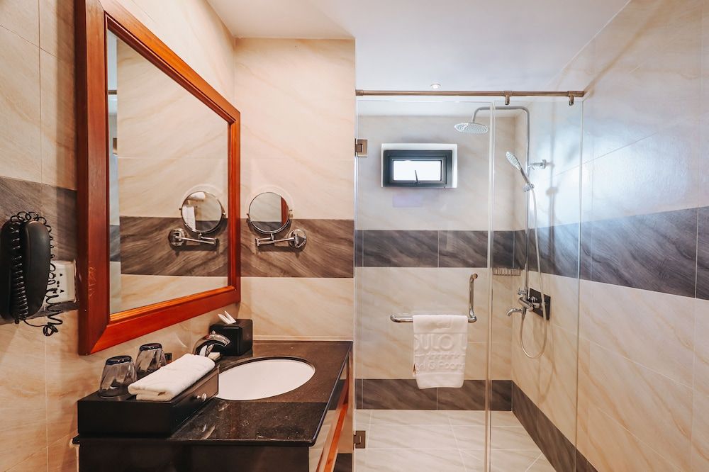 Poulo Wai Hotel, Trademark Collection by Wyndham Deluxe Room, 1 King Bed 5