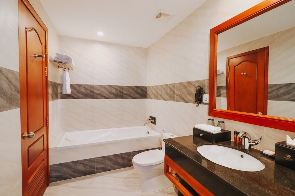 Poulo Wai Hotel, Trademark Collection by Wyndham Deluxe Room, 1 King Bed 4