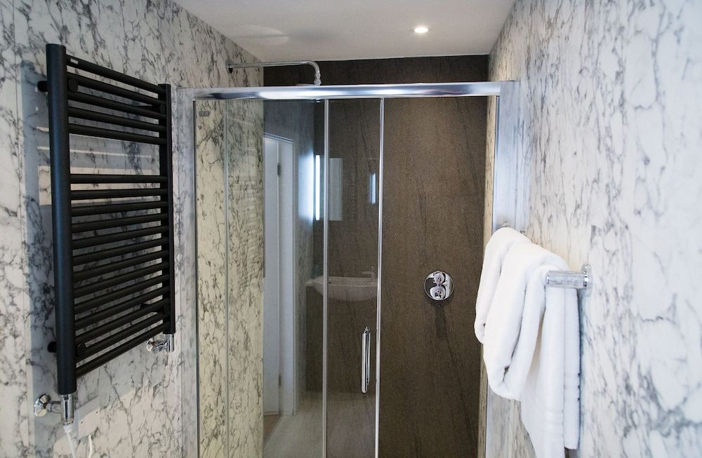 Fountains Guest House Standard Single Room, Non Smoking, Ensuite 2