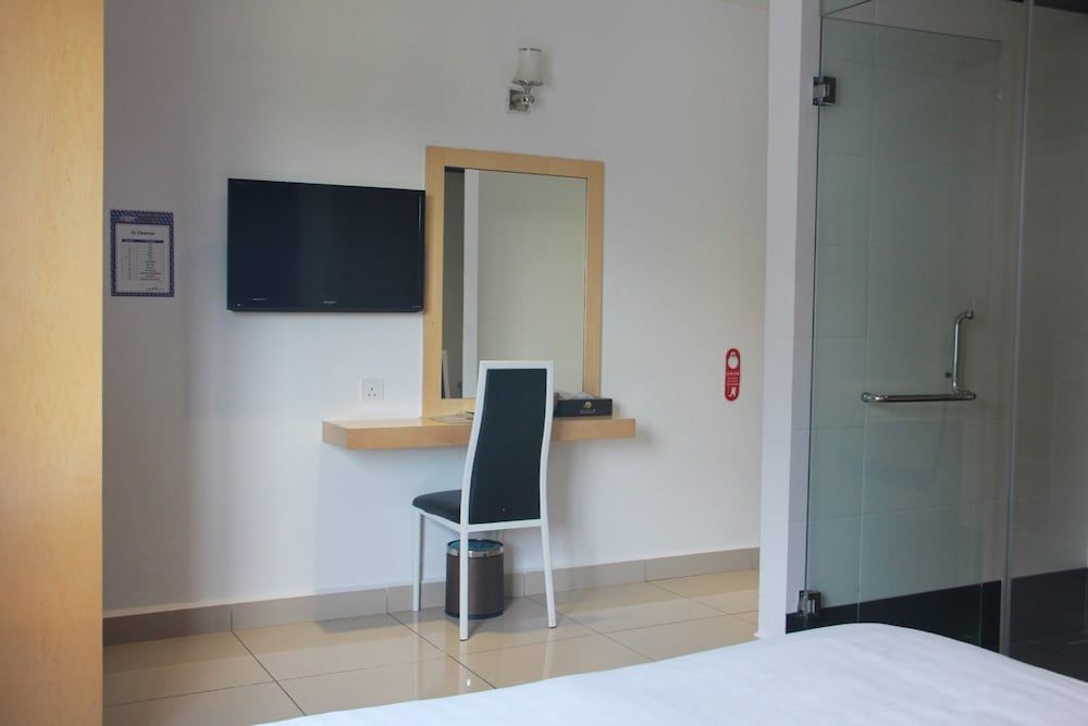 East Sun Hotel Sekinchan - Self Check In Standard Room, No Windows 5