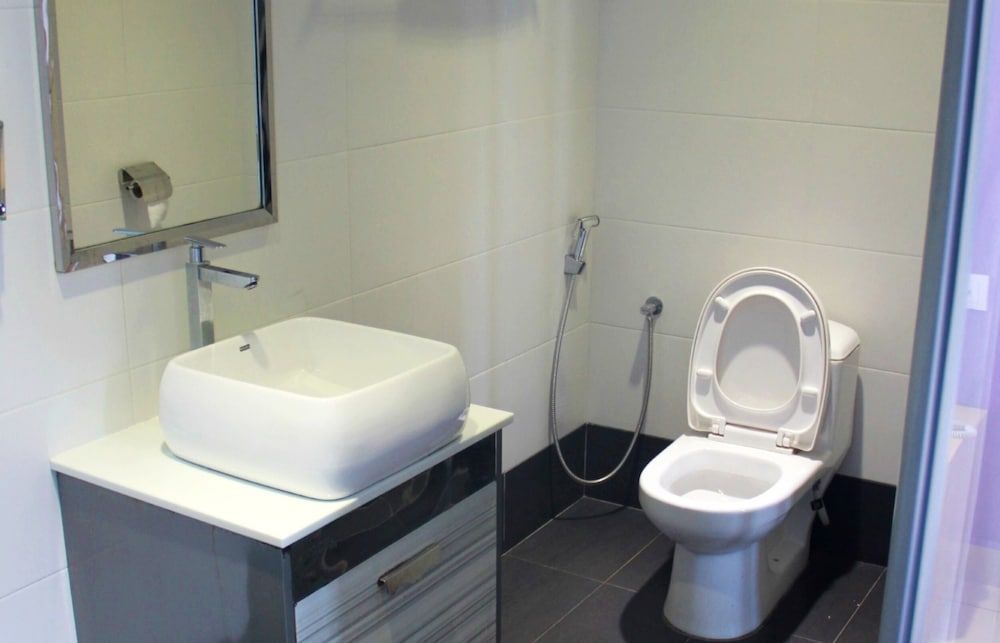 East Sun Hotel Sekinchan - Self Check In Standard Room, No Windows 3