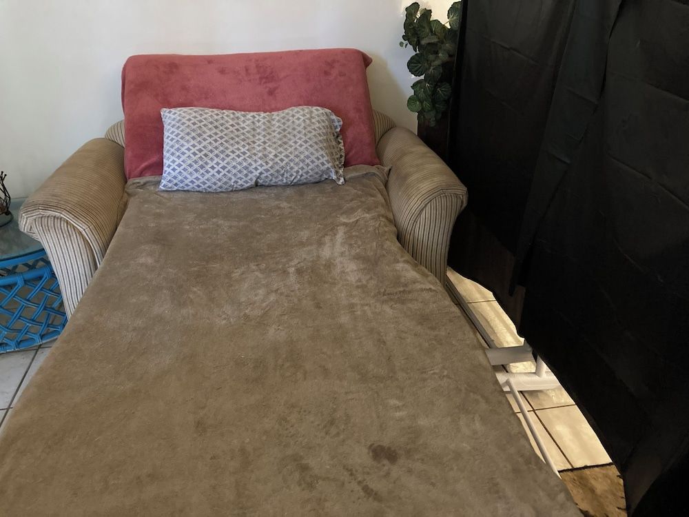 Vacation HomeStay Rental Rooms Economy Single Room