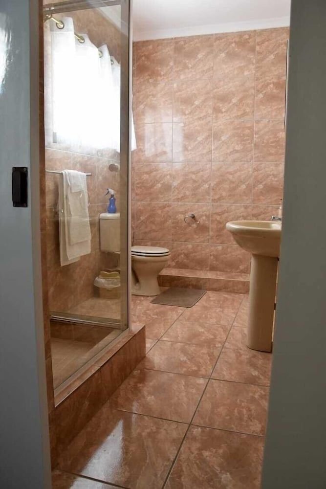 34onLincoln Guesthouse Deluxe Room 9