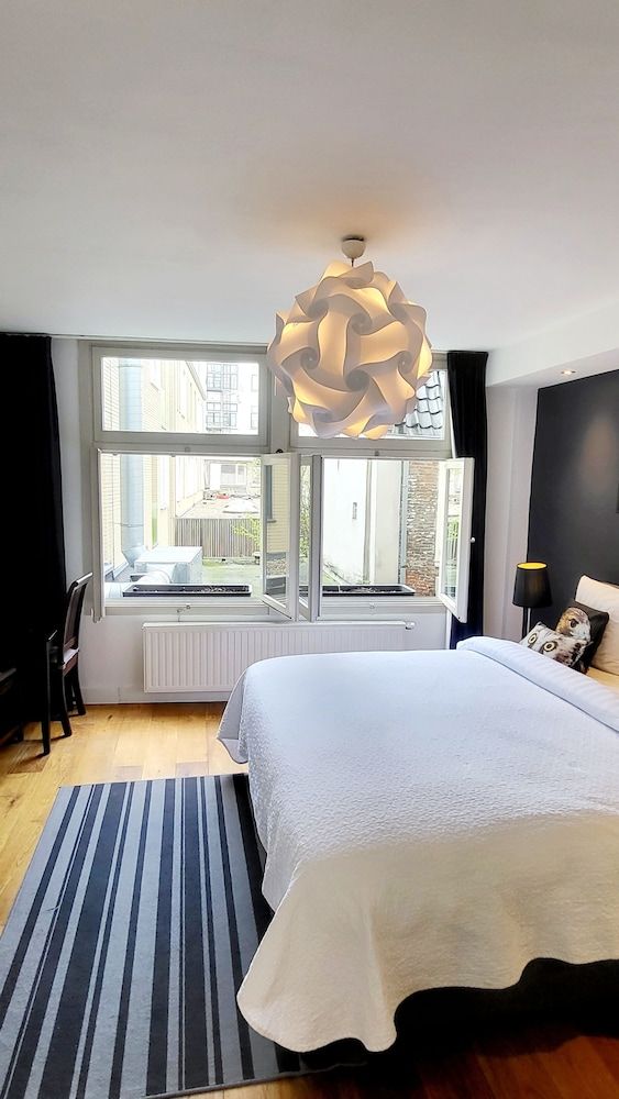 undefined Velvetamsterdam 8