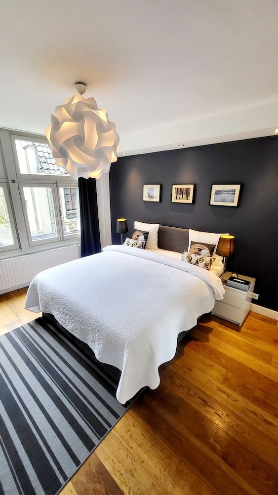 undefined Velvetamsterdam