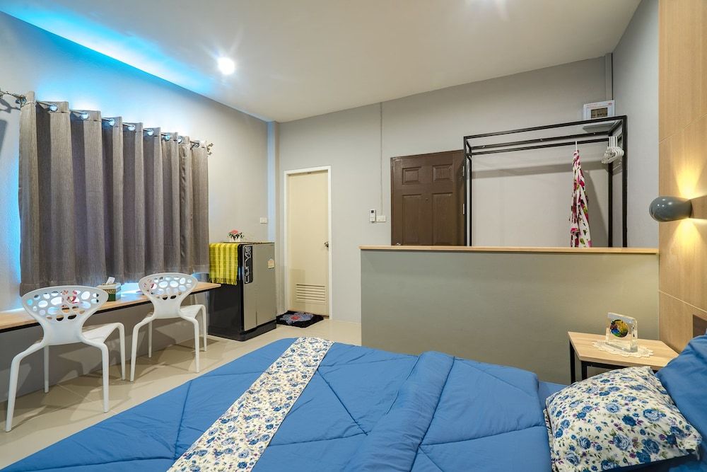 Penyos Residence Superior Double Room 3