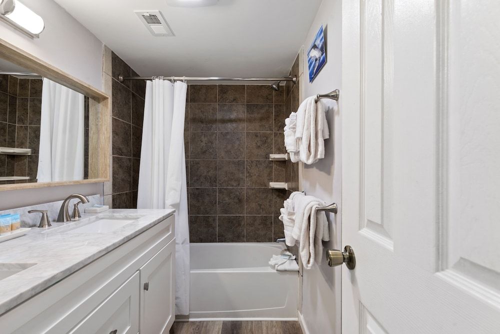 Hosteeva Oceanview Condos Premium Condo, 1 Bedroom, Balcony, Oceanfront 9