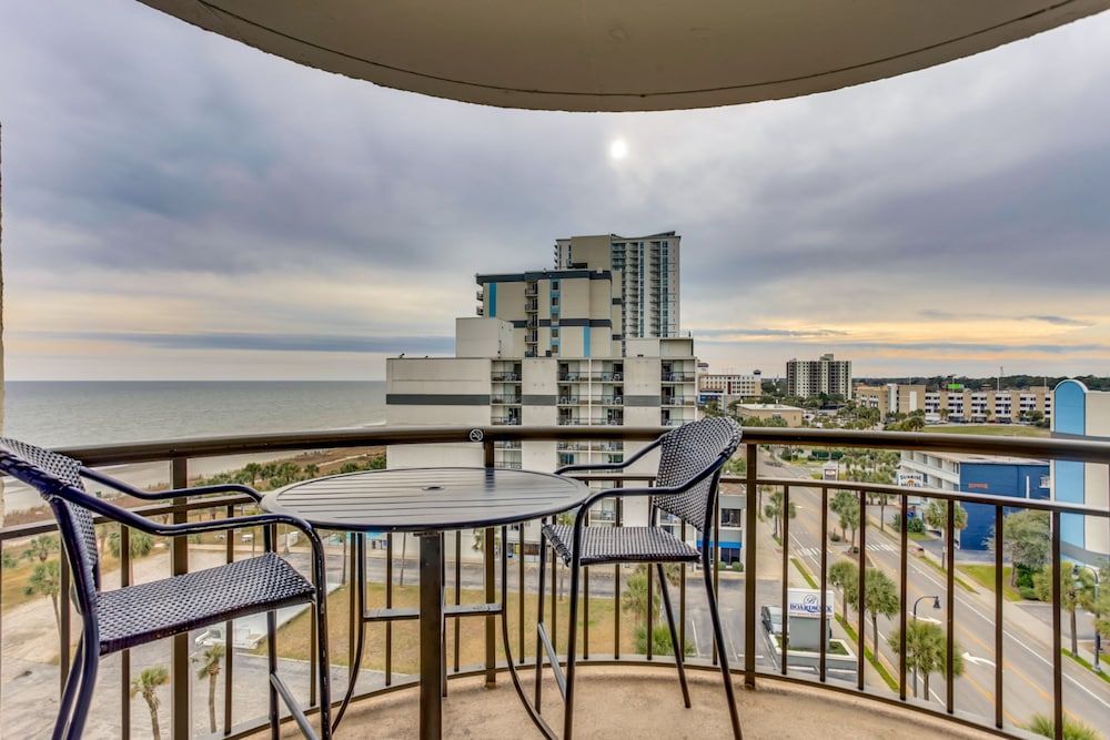 Hosteeva Oceanview Condos