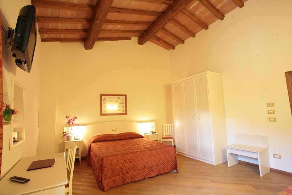 Hotel Villa S Michele Triple Room 2