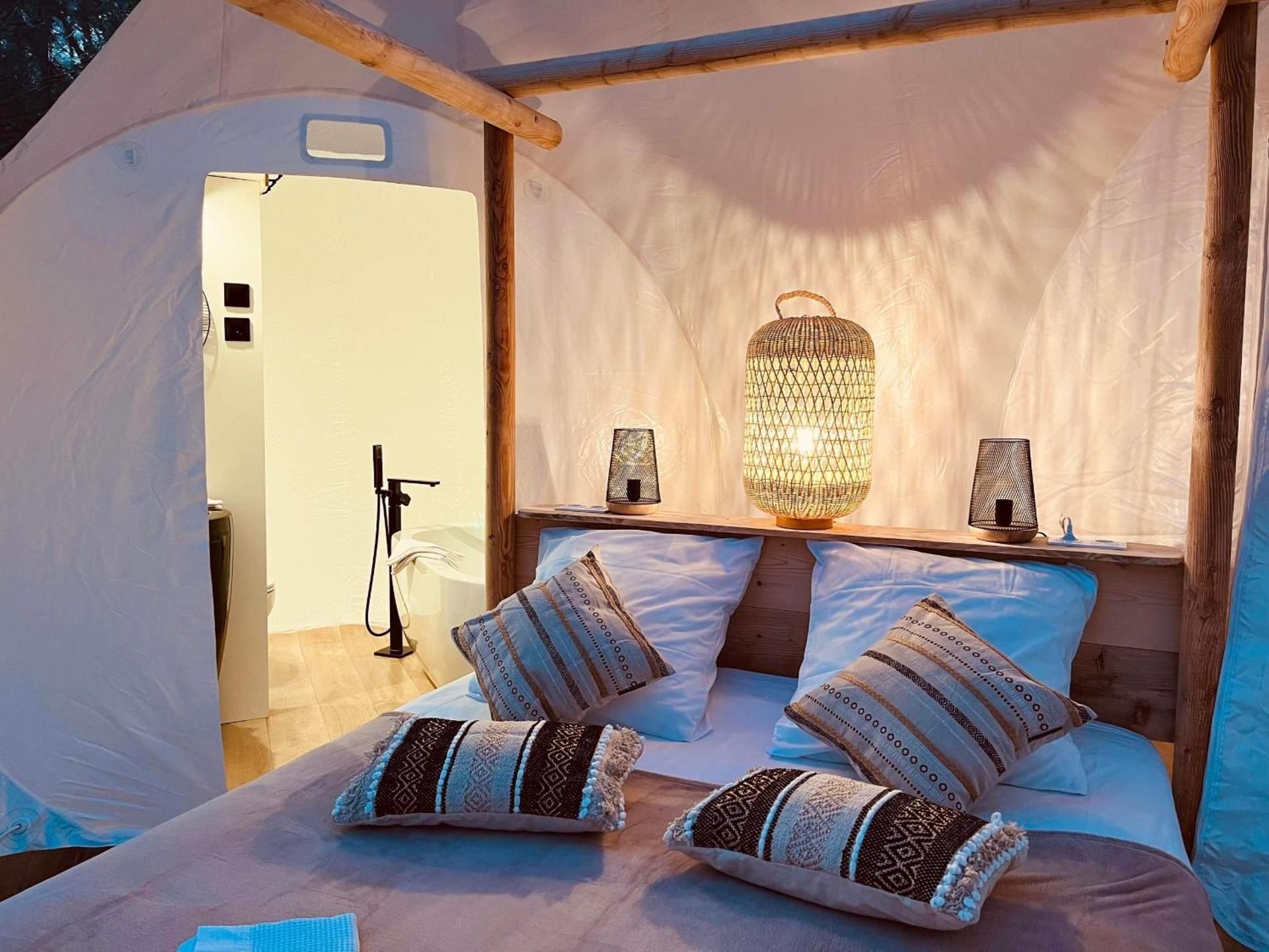 Suite with Hot Tub