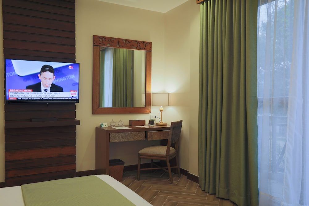 La Jolla Beach Resort Deluxe Twin Room 5