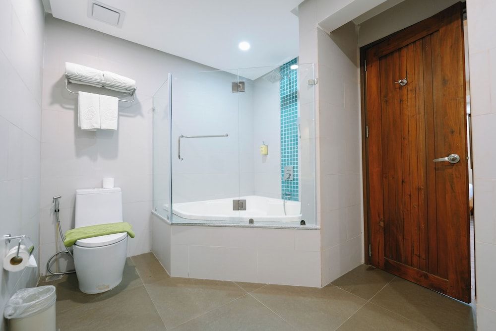 La Jolla Beach Resort Honeymoon Room 2