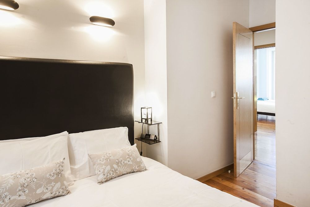 LV Premier Baixa PR Club Apartment, 2 Bedrooms, Balcony, River View 6