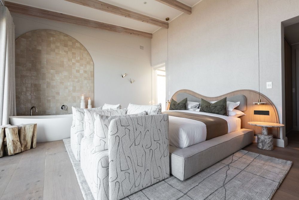 Suite, Ocean View (Southern Right)