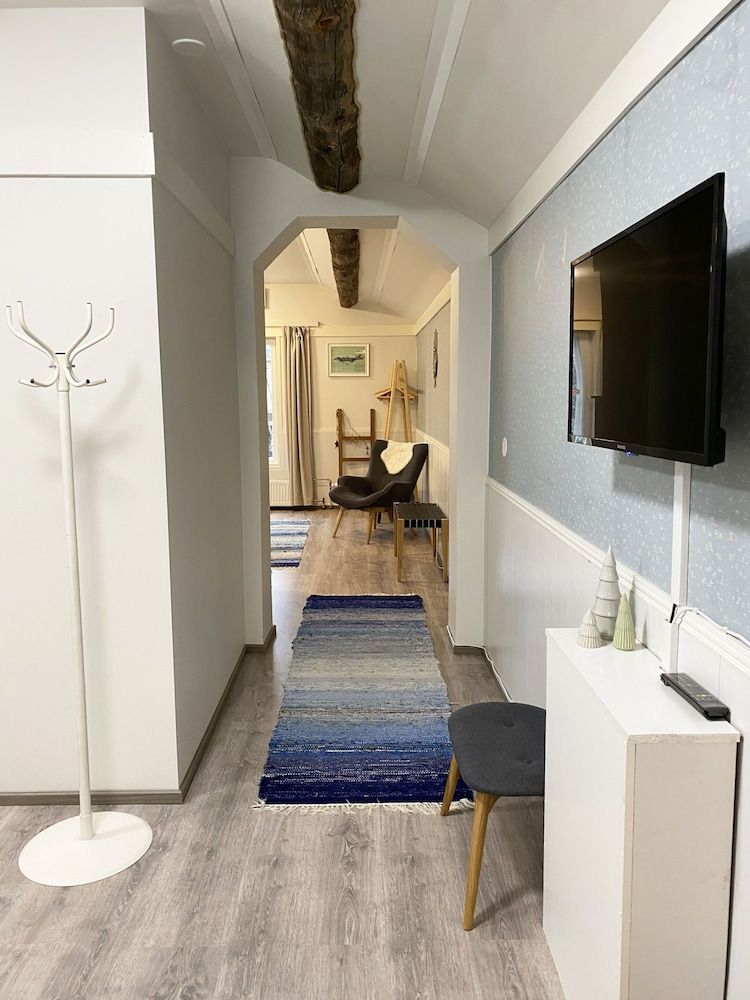 LAURI Historical Log House Manor Romantic Apartment, 2 Bedrooms 14