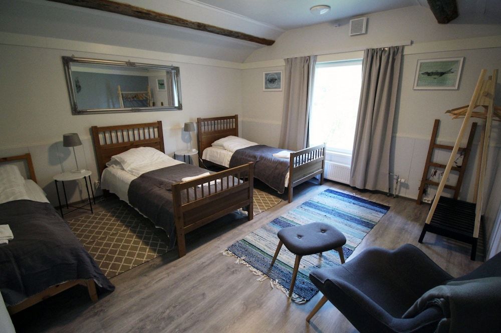 LAURI Historical Log House Manor Romantic Apartment, 2 Bedrooms 4