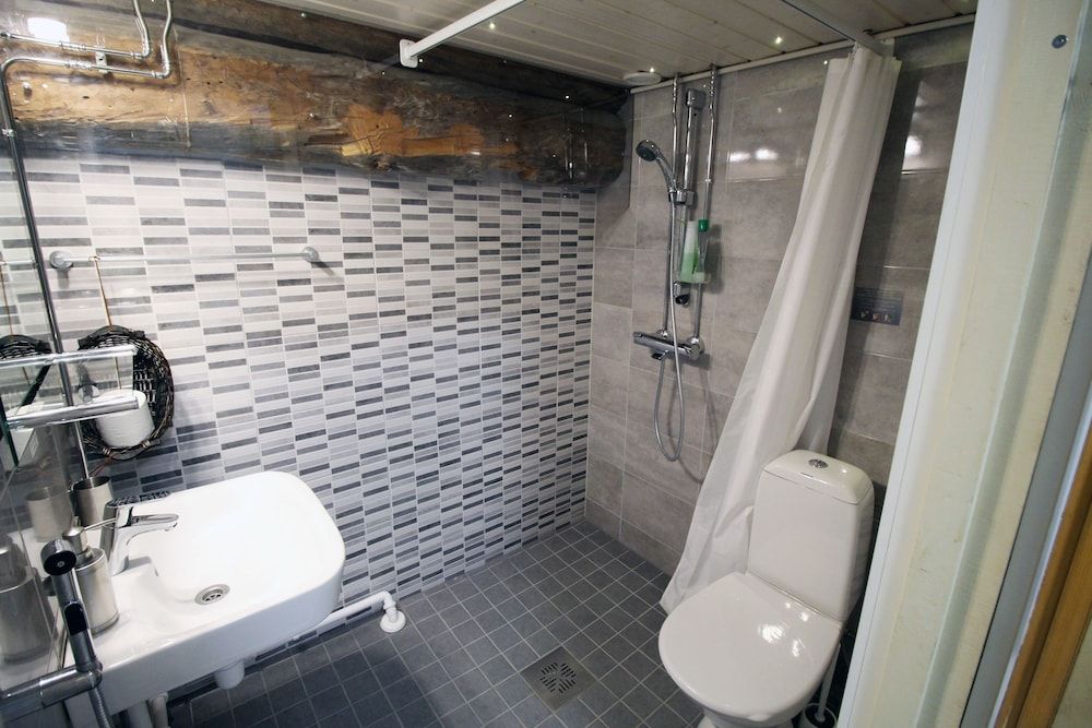 LAURI Historical Log House Manor Romantic Apartment, 2 Bedrooms 9