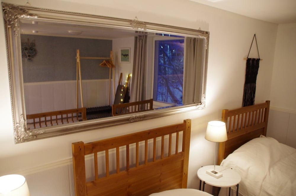 LAURI Historical Log House Manor Romantic Apartment, 2 Bedrooms 11