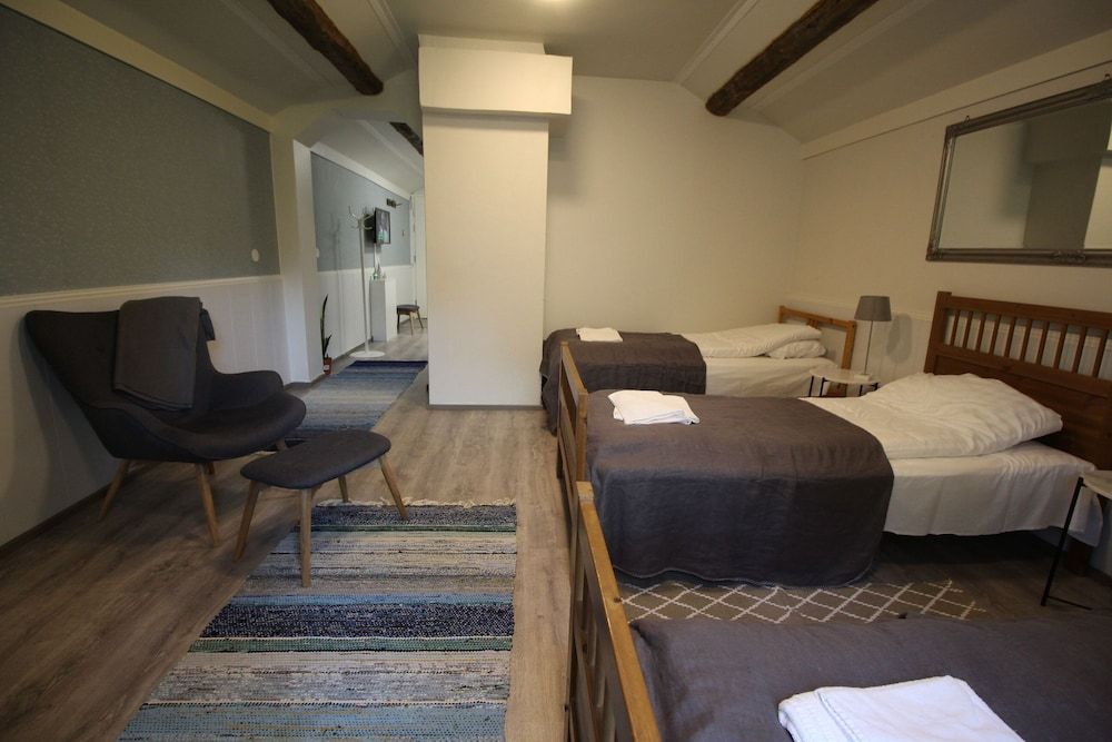 LAURI Historical Log House Manor Romantic Apartment, 2 Bedrooms 7