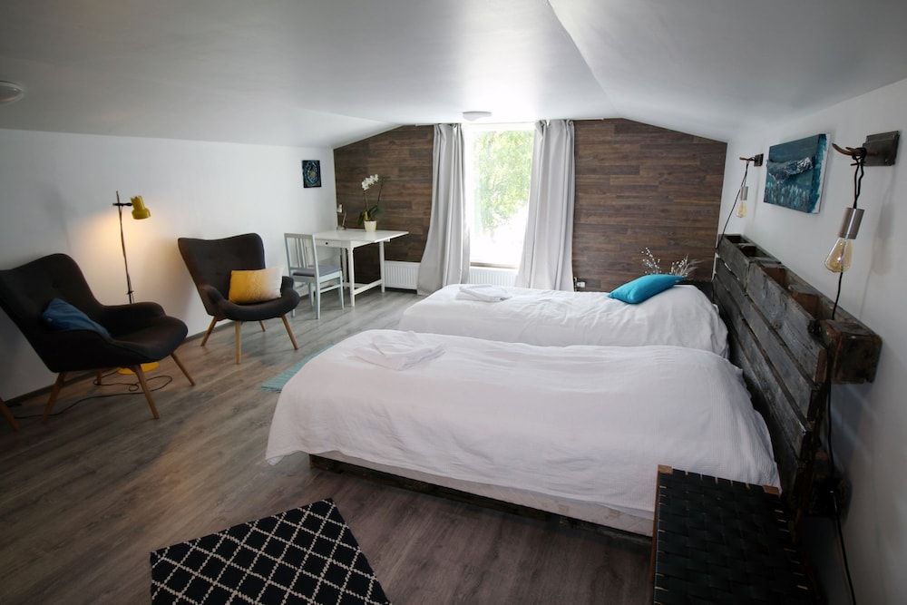 LAURI Historical Log House Manor Romantic Apartment, 2 Bedrooms 3