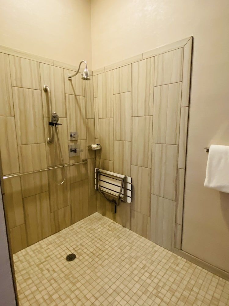 Harlow Hotel Signature Room, 1 Queen Bed, Accessible, Courtyard View 4