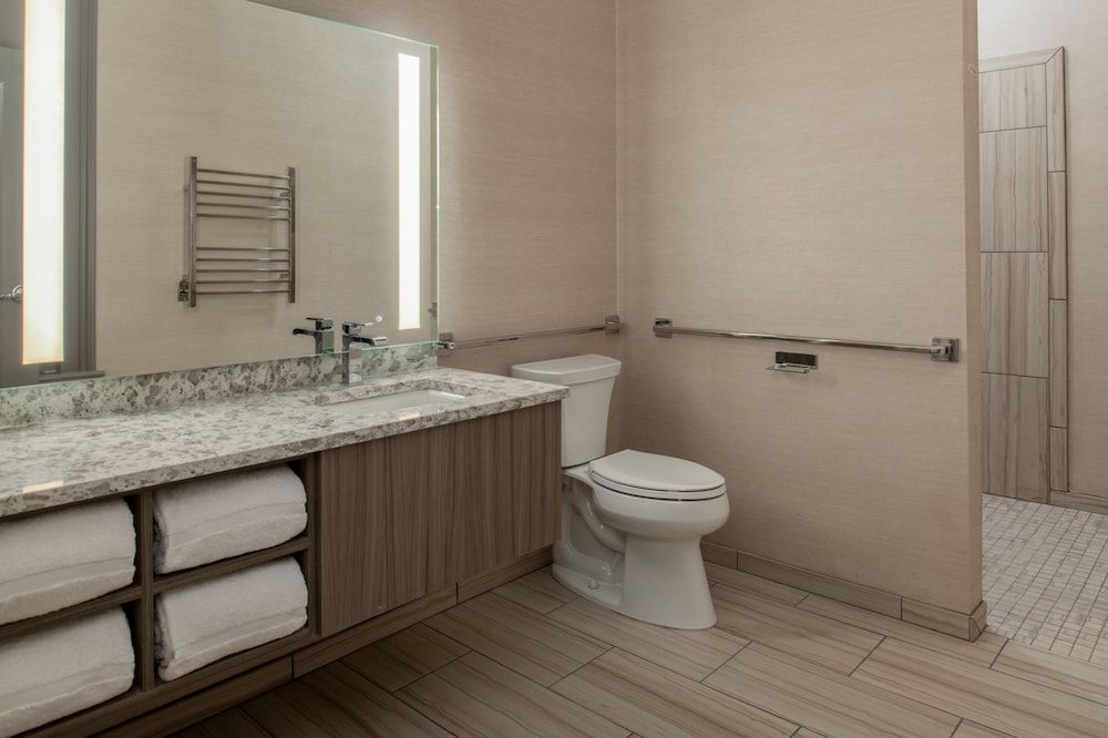 Harlow Hotel Signature Room, 1 Queen Bed, Accessible, Courtyard View 3