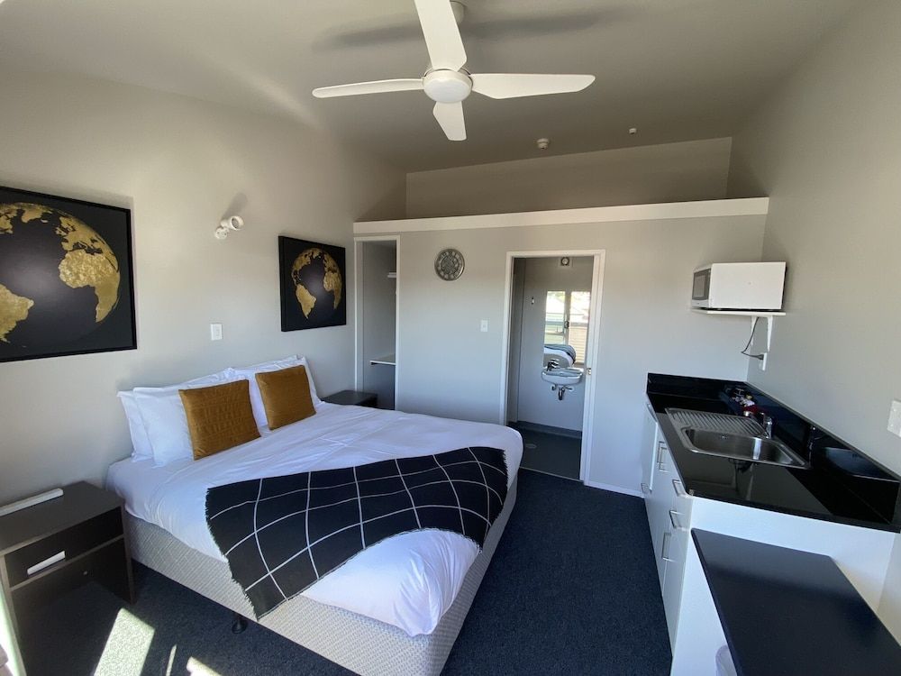 LKNZ Lodge & Cafe Deluxe Double Room, 1 Queen Bed, Ensuite