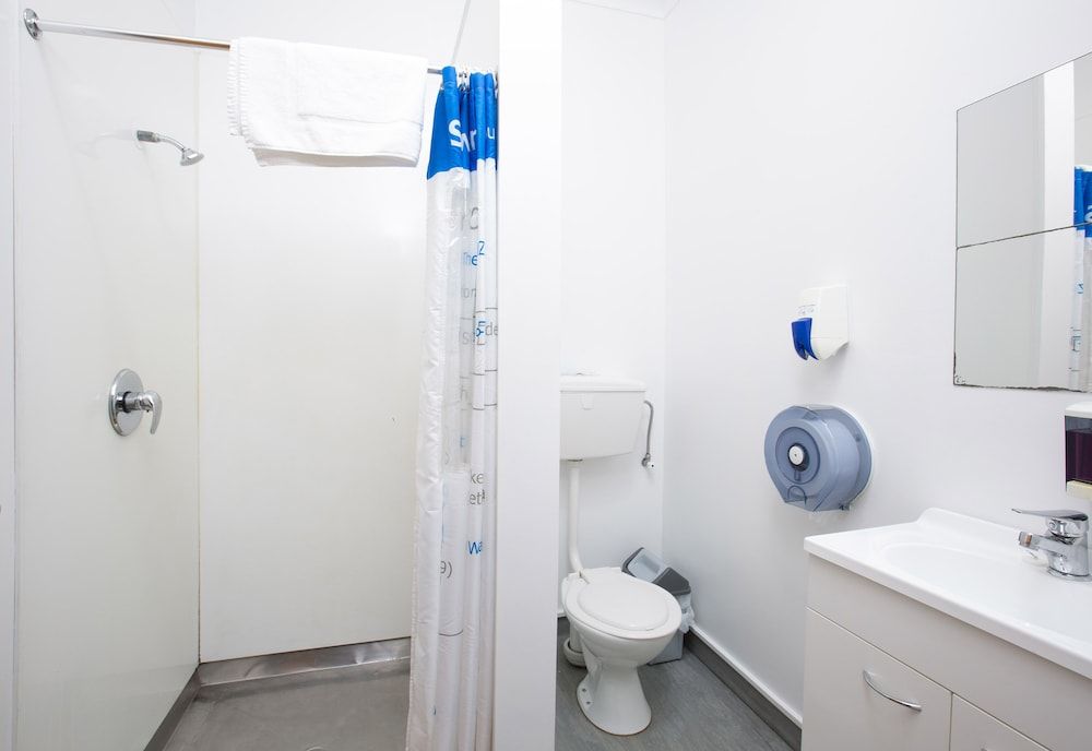 LKNZ Lodge & Cafe Economy Triple Room, Shared Bathroom 2