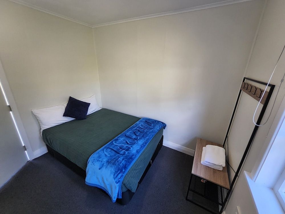 LKNZ Lodge & Cafe Basic Room, 1 Double Bed, Shared Bathroom