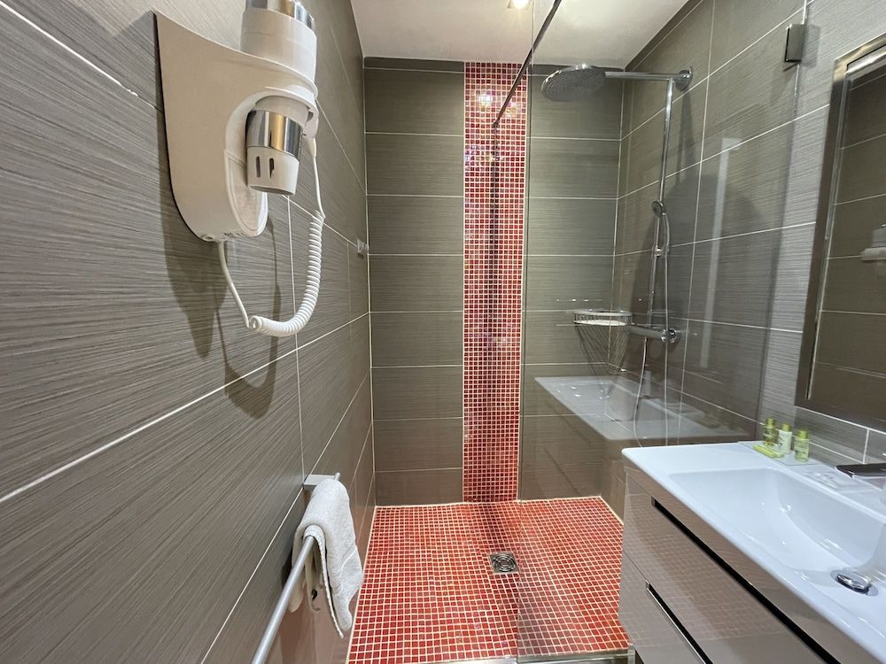 Hotel Baptistin Chambre Double Supérieure vue mer latérale 3ème étage 5