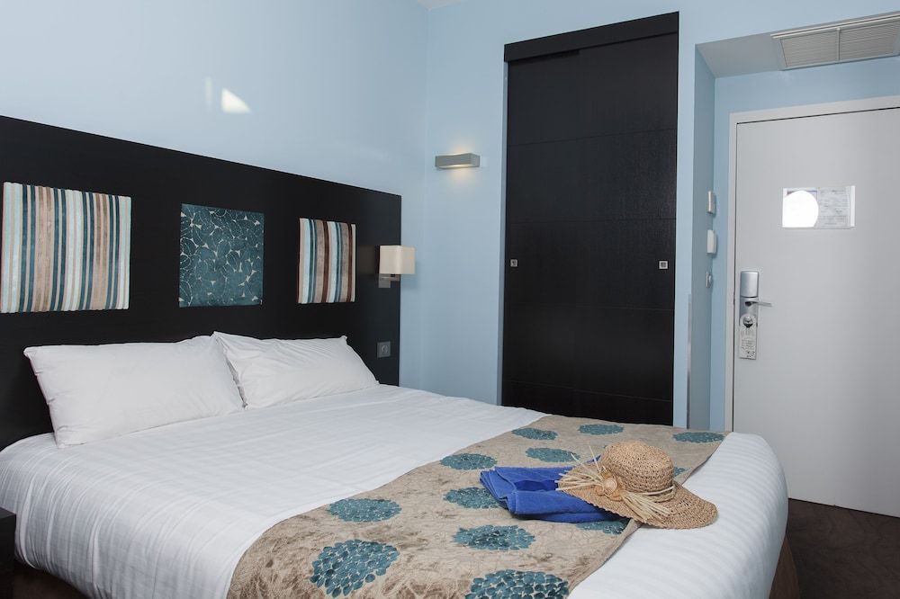 Hotel Baptistin Chambre Double Supérieure vue mer latérale 3ème étage 2