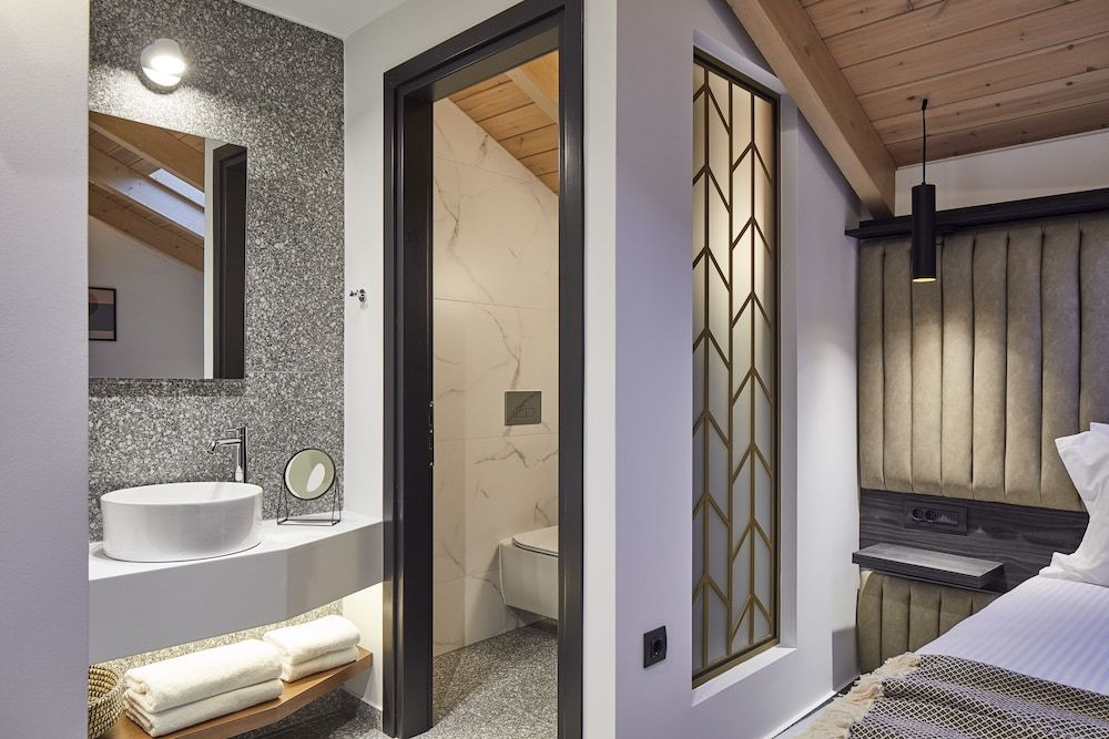 Λιθεία-Lithia Superior Double Room (The room is located on the loft level and is accessible via stairs) 6