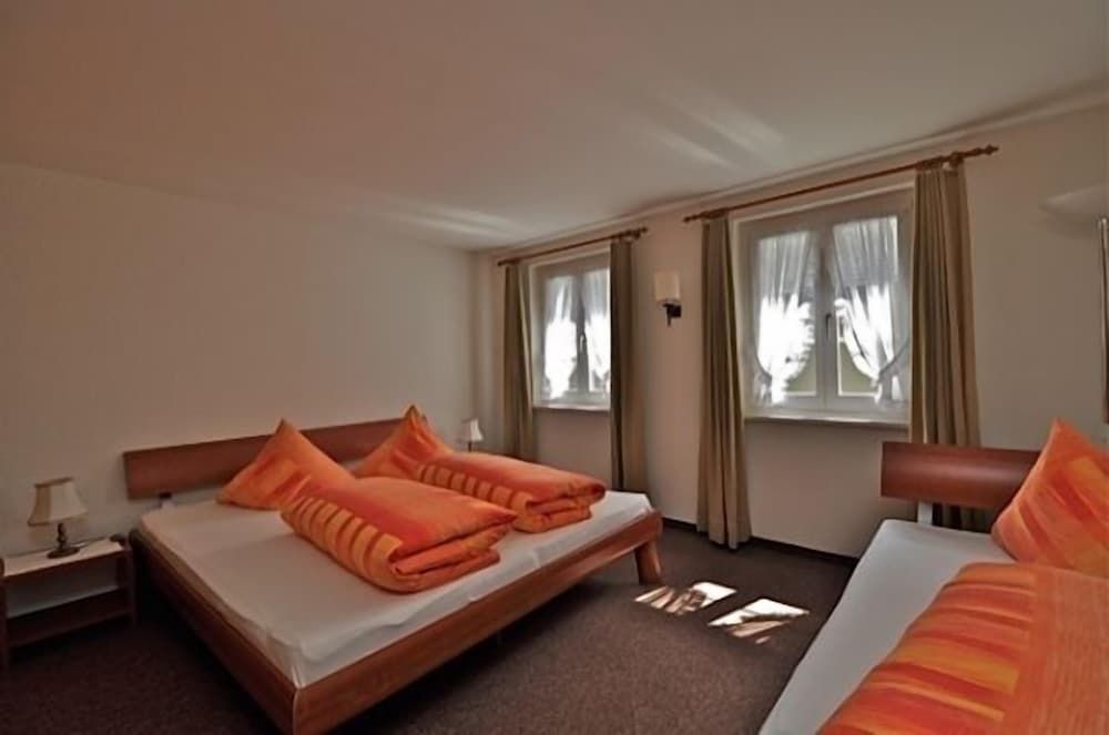 Quintuple Room