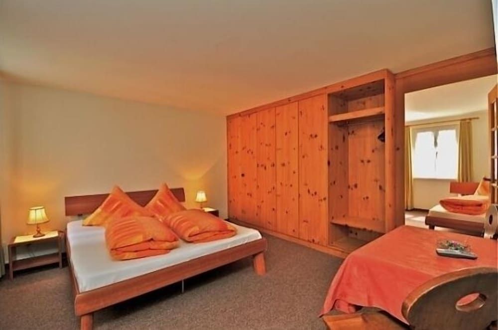 Quintuple Room