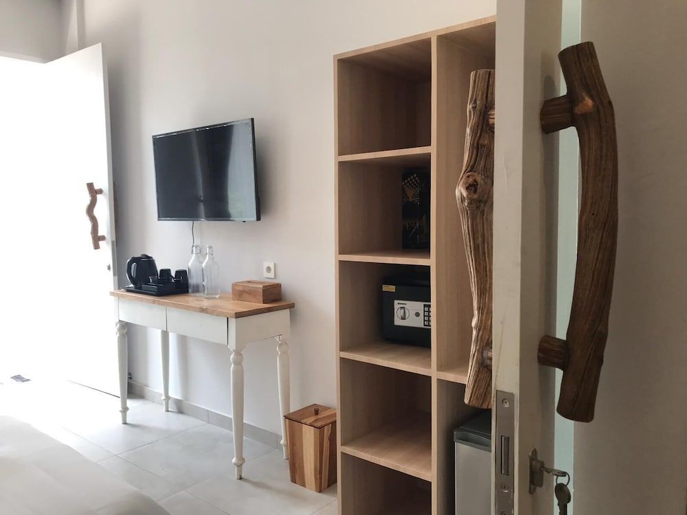 Mantra Gili Deluxe Double or Twin Room, Pool View 5