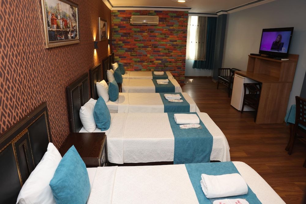 Adana Saray Hotel Standard Quadruple Room 3
