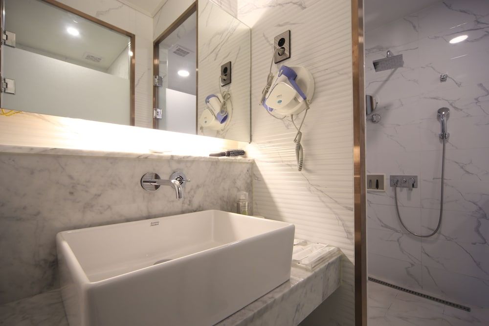 Bestie Hotel Deluxe Twin Room 8