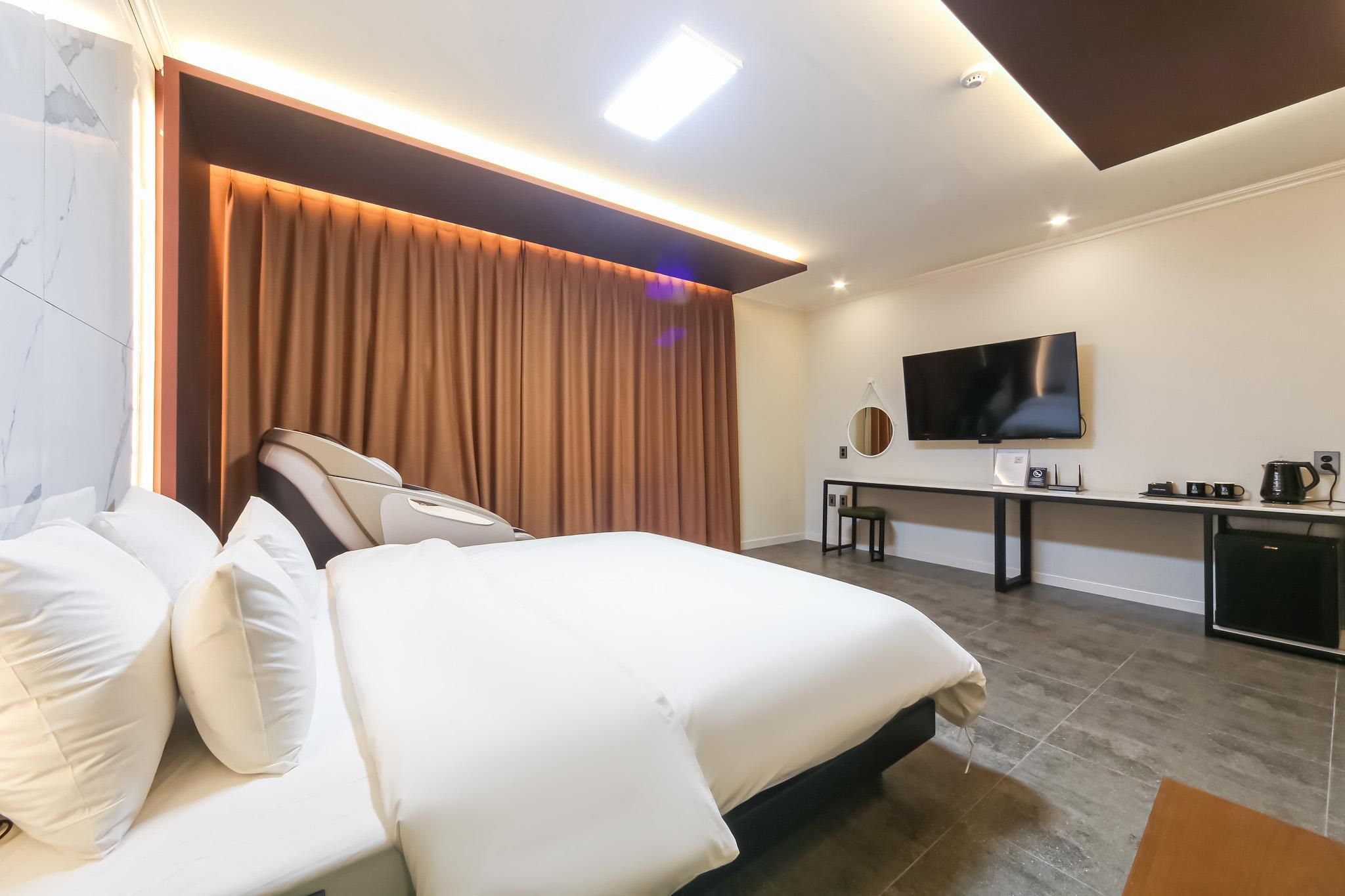 VIP B (with body friend massager + spa + PC selection + breakfast)