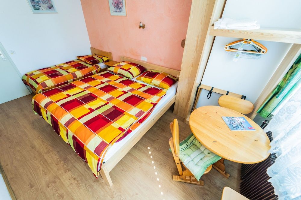 Apartment, Double, Twin and Bunk Bed, BunkBed
