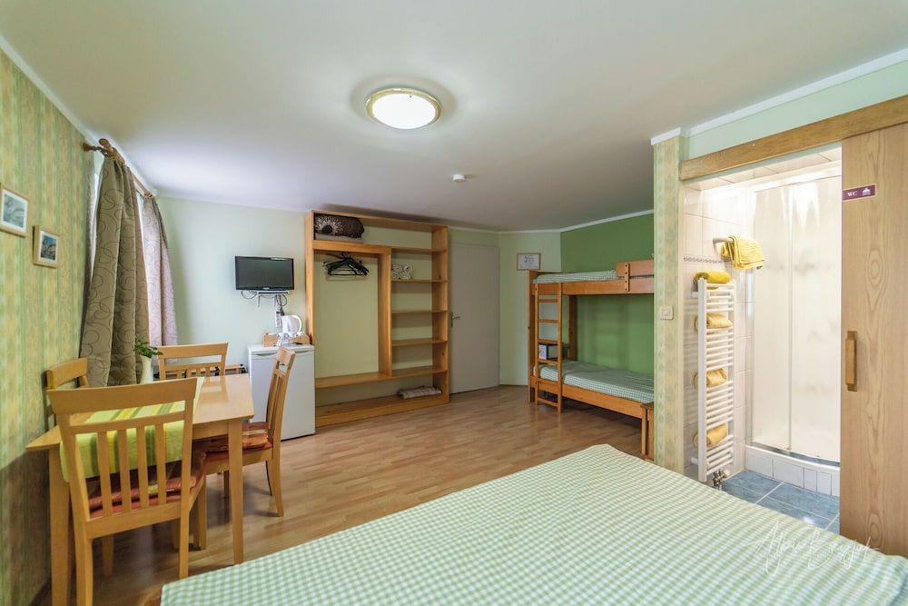 Panorama B&B Family Room 10