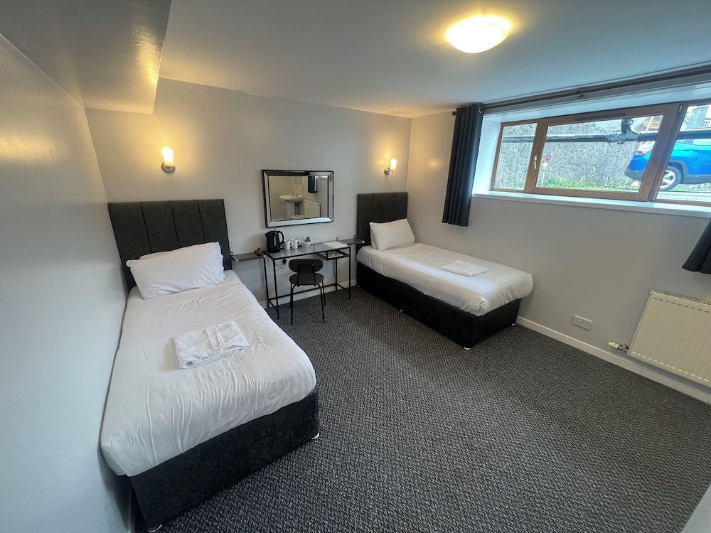 Twin Room, 2 Twin Beds (Shared)