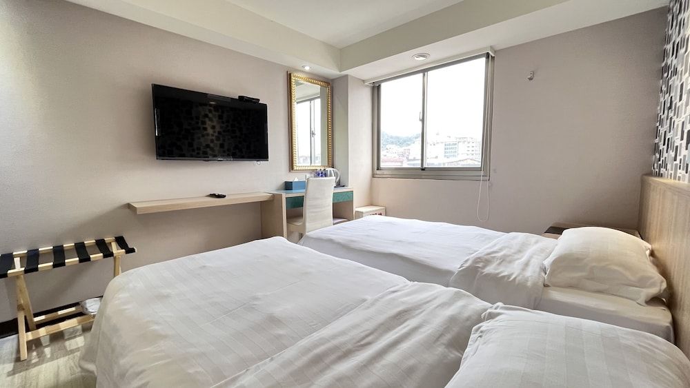 Jinhwa Hotel Business Twin Room (G) 2