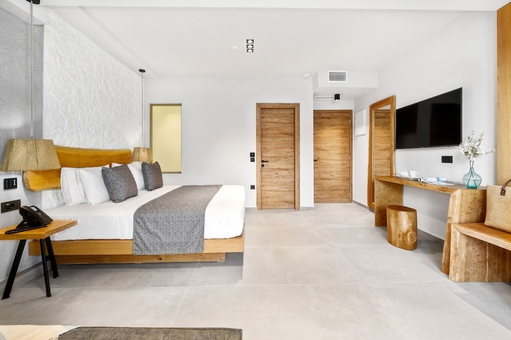 Garden View Triple Room with Jacuzzi