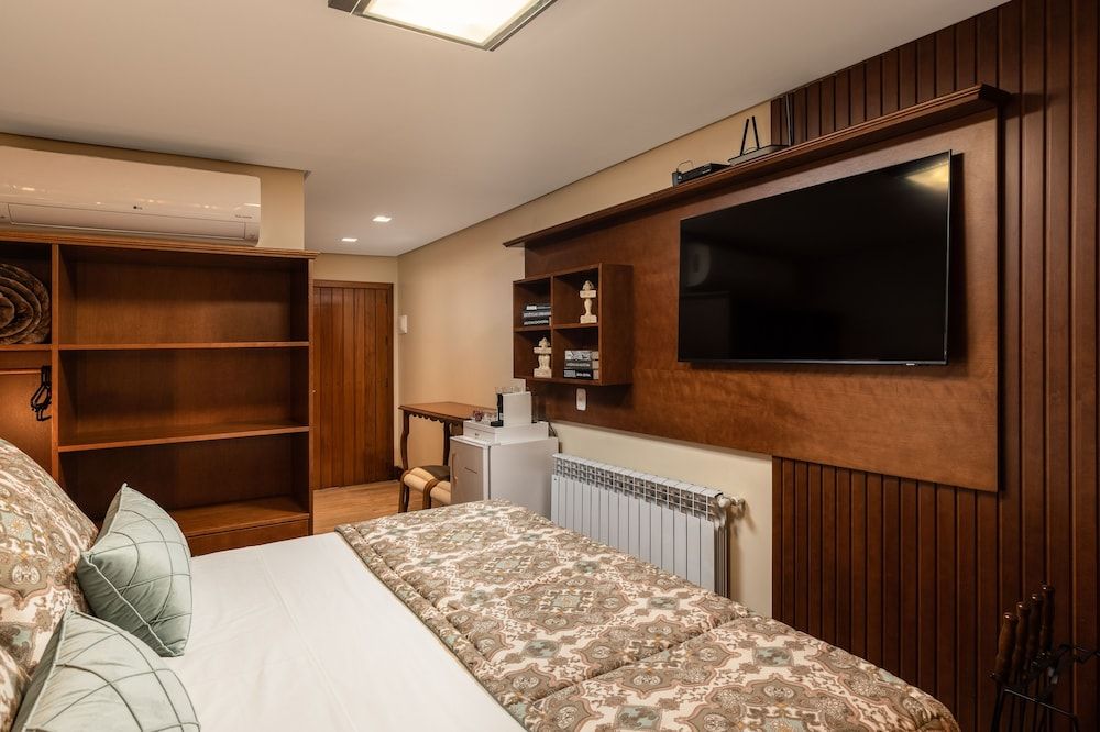 Honeymoon Suite